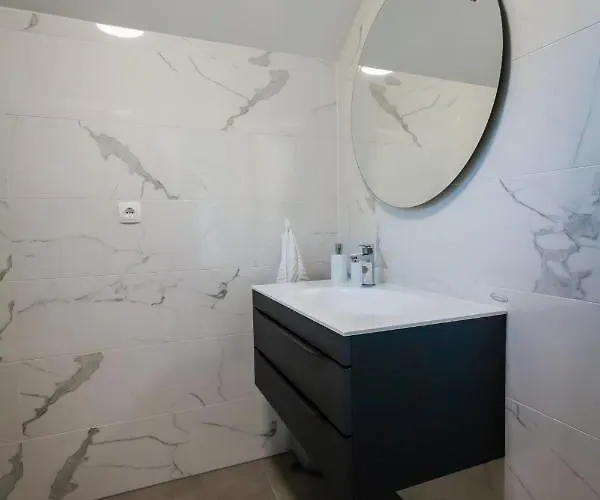 Vineyard Radulja * 斯玛杰克托莱塞